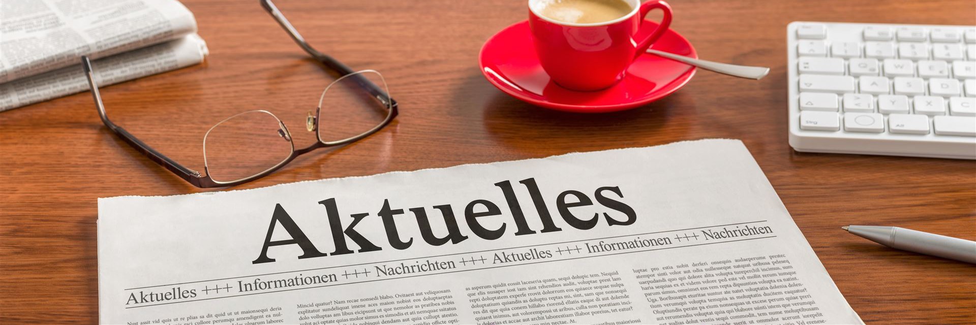Tageszeitung mit Überschrift Aktuelles